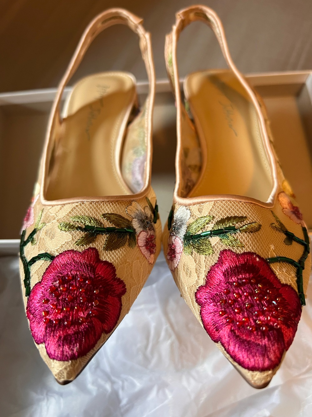 New In Box Betsey Johnson Lira Embroidered Floral Slingback Heels - Picture 2 of 6